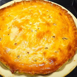 Английский пирог с цыплёнком, грибами и чеддером (Chicken and mushroom pie with cheddar)