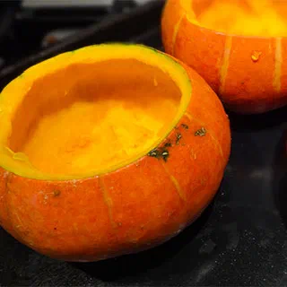 Чили в мини-тыквах с чеддером (Chile Mini Pumpkin with Cheddar Cheese)