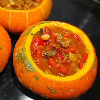 Чили в мини-тыквах с чеддером (Chile Mini Pumpkin with Cheddar Cheese)