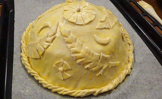 Донской курник (Don Cossack Pie Kurnik) Донской курник (Don Cossack Pie Kurnik): украшаем, смазываем желтком