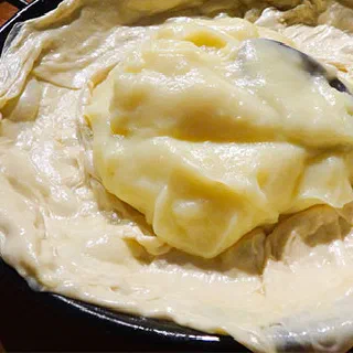 Фетир с кремом Махалябия (Feteer Meshaltet with Magalyabia Cream)