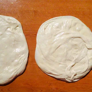 Фетир с кремом Махалябия (Feteer Meshaltet with Magalyabia Cream)