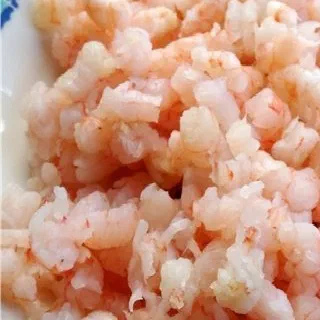 Форель с овощами и креветками