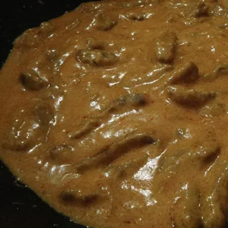 Говядина по-строгановски или бефстроганов ( Beef Stroganoff)