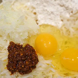 Картофельные латкес с иерусалимским артишоком (Potato, Jerusalem Artichoke Latkes)