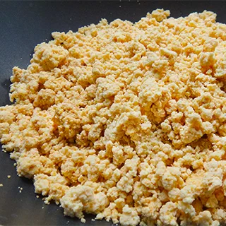 Катлама – татарский пирог с кортом (Tatar Cake with Red Dry Cottage Cheese)