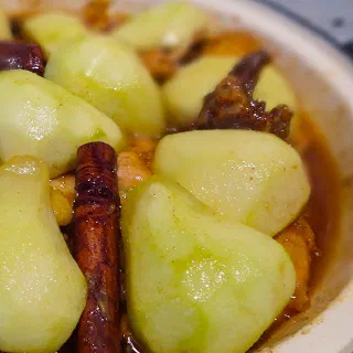 Куриный тажин с грушами (Chicken Tajine with Pears)