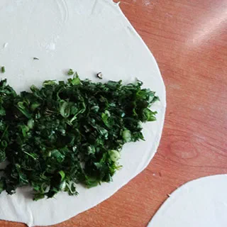 Кутабы с зеленью (Traditional Azerbaijani Pie with Herbs – Qutab)