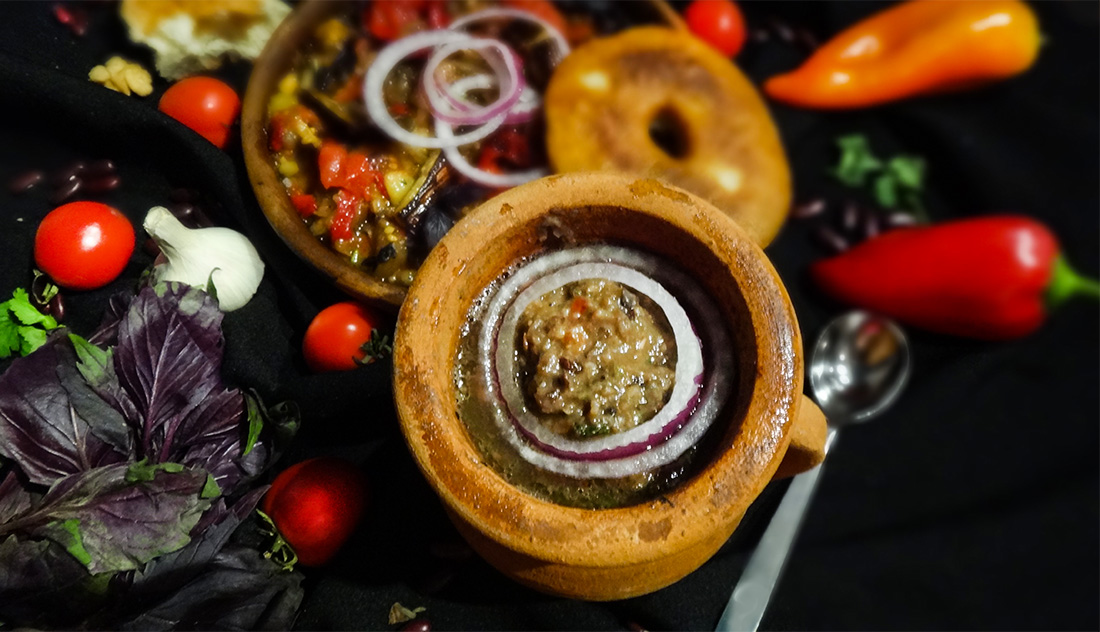 Лобио в глиняных горшочках