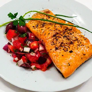 Лосось с овощами (Salmon with Tomato and Olives)