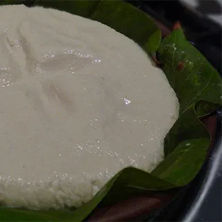 Мчади в ореховых листьях на кеци (Georgian Corn Bread in Walnut Leaves)