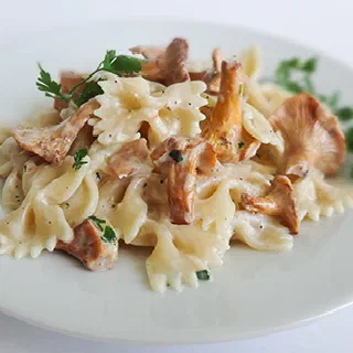 Паста с лисичками (Pasta Farfalle with Chanterelles)
