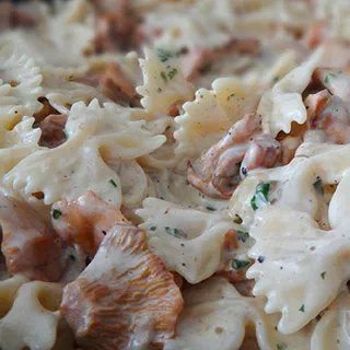 Паста с лисичками (Pasta Farfalle with Chanterelles)