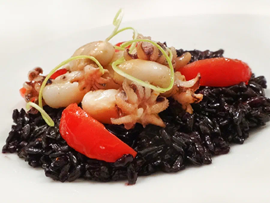 Ризотто из чёрного риса с каракатицей (Black Rice Risotto with Cuttlefish)