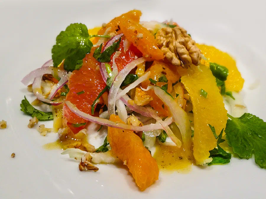 Салат из цитрусовых (Citrus and Herb Salad)