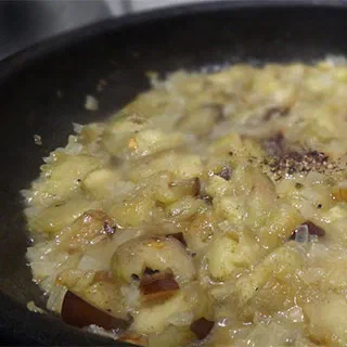 Суп султана: жареные баклажаны и миндаль (Roasted Aubergine Soup with Almonds)