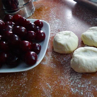 Вареники дрожжевые с вишней (Vareniki with Cherry)