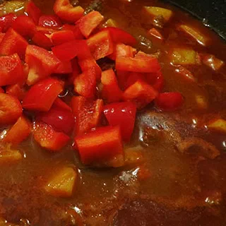 Венгерский Гуляш с чипетке (Hungarian Goulash Soup – Guly?sleves)