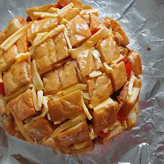 Запеченный хлеб с курицей и чипотле (Mexican Pull Apart Bread)