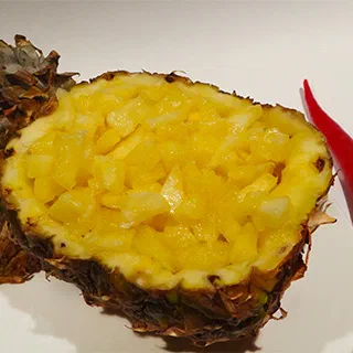 Запечённый ананас с кремом (Pina Al Horno Con Natillas)