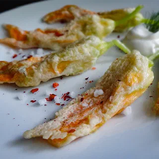 Жареные цветы кабачков (Fried Zucchini Flowers – Beignets de Fleurs de Courgette)