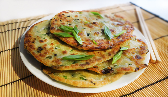 Китайские блинчики с зеленым луком (Chinese Scallion Pancakes)